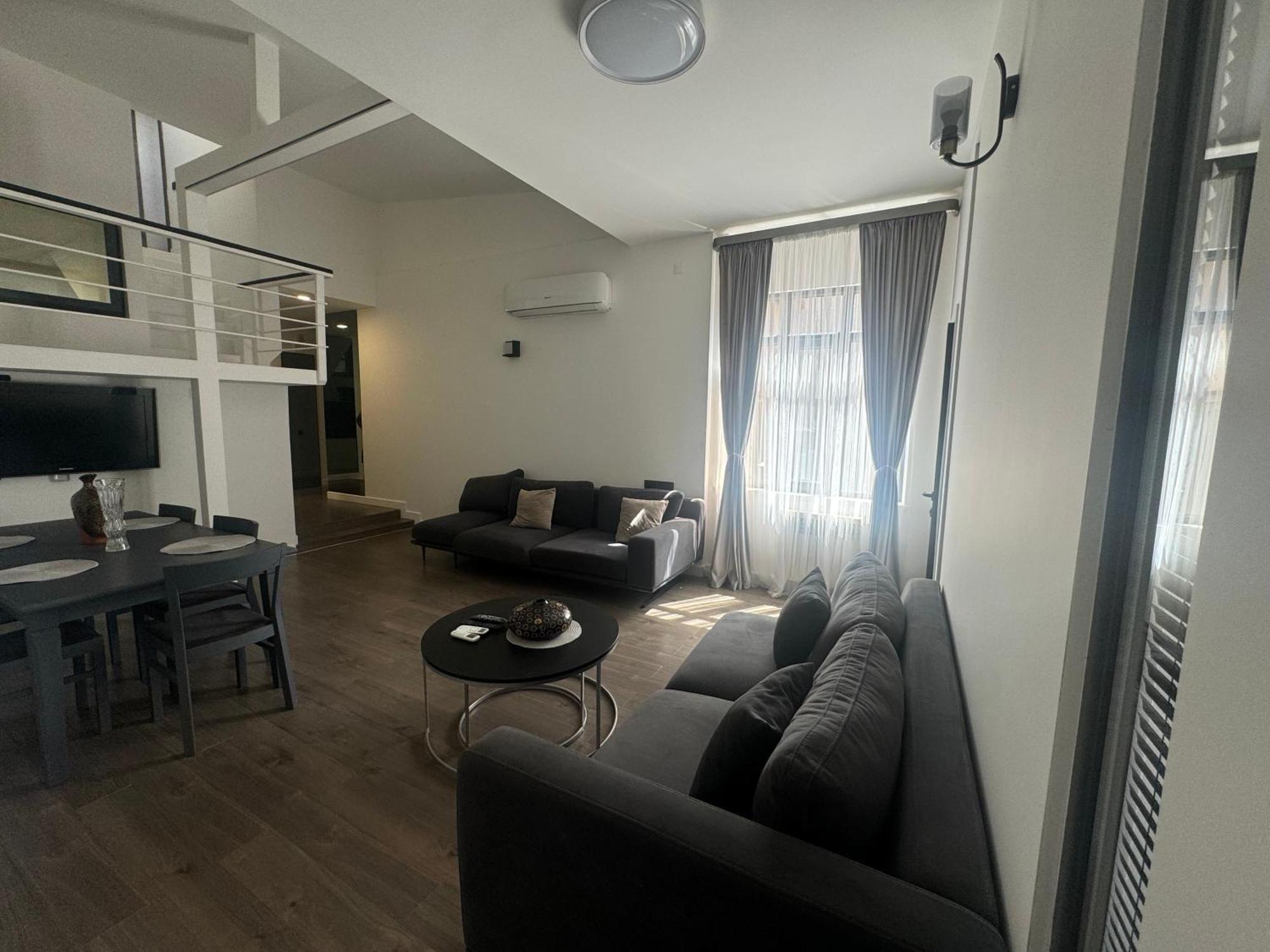 Luxe Apartment In Center Ereván Exterior foto